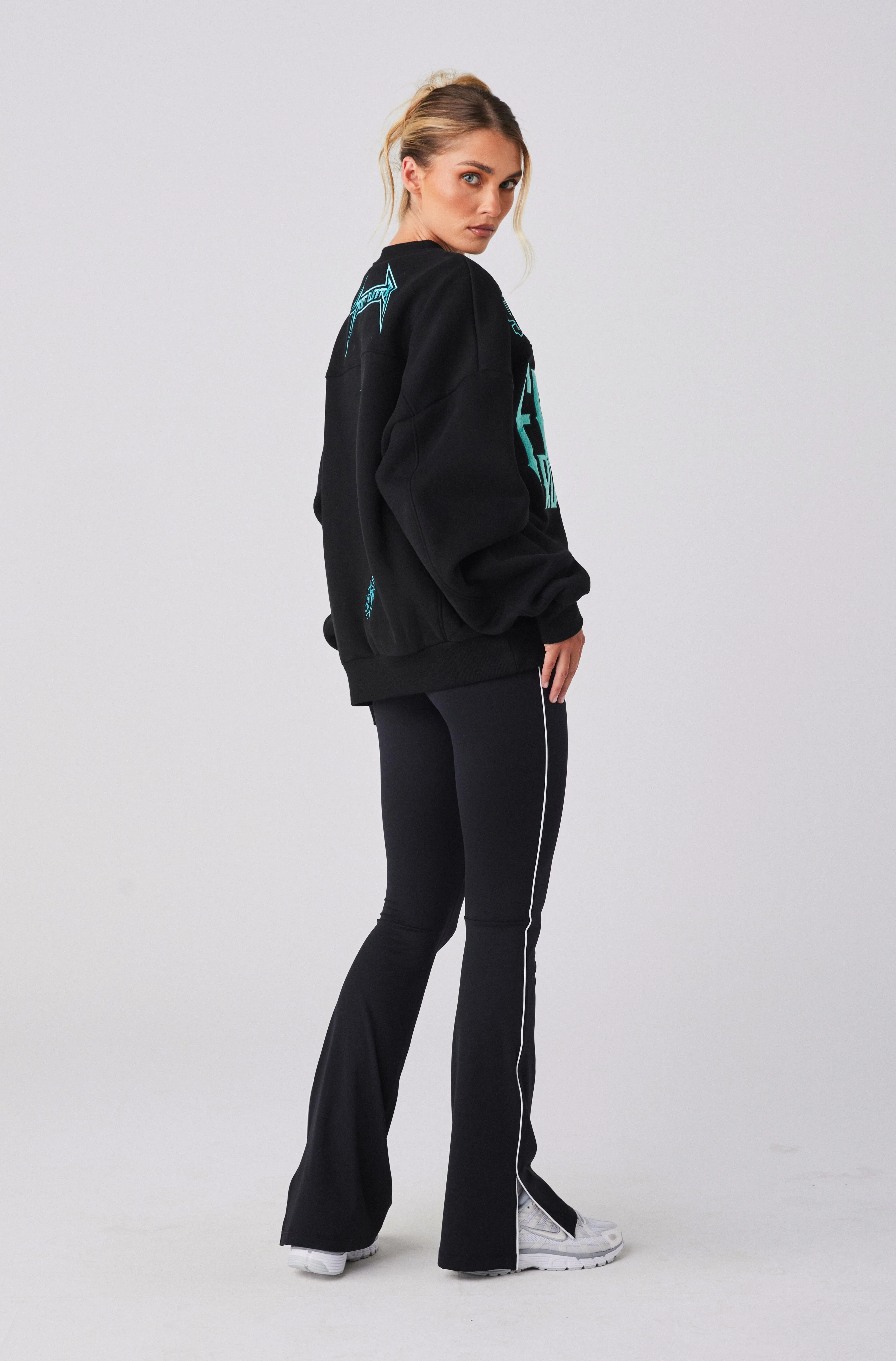 Pyro Crewneck - Black Tiffany