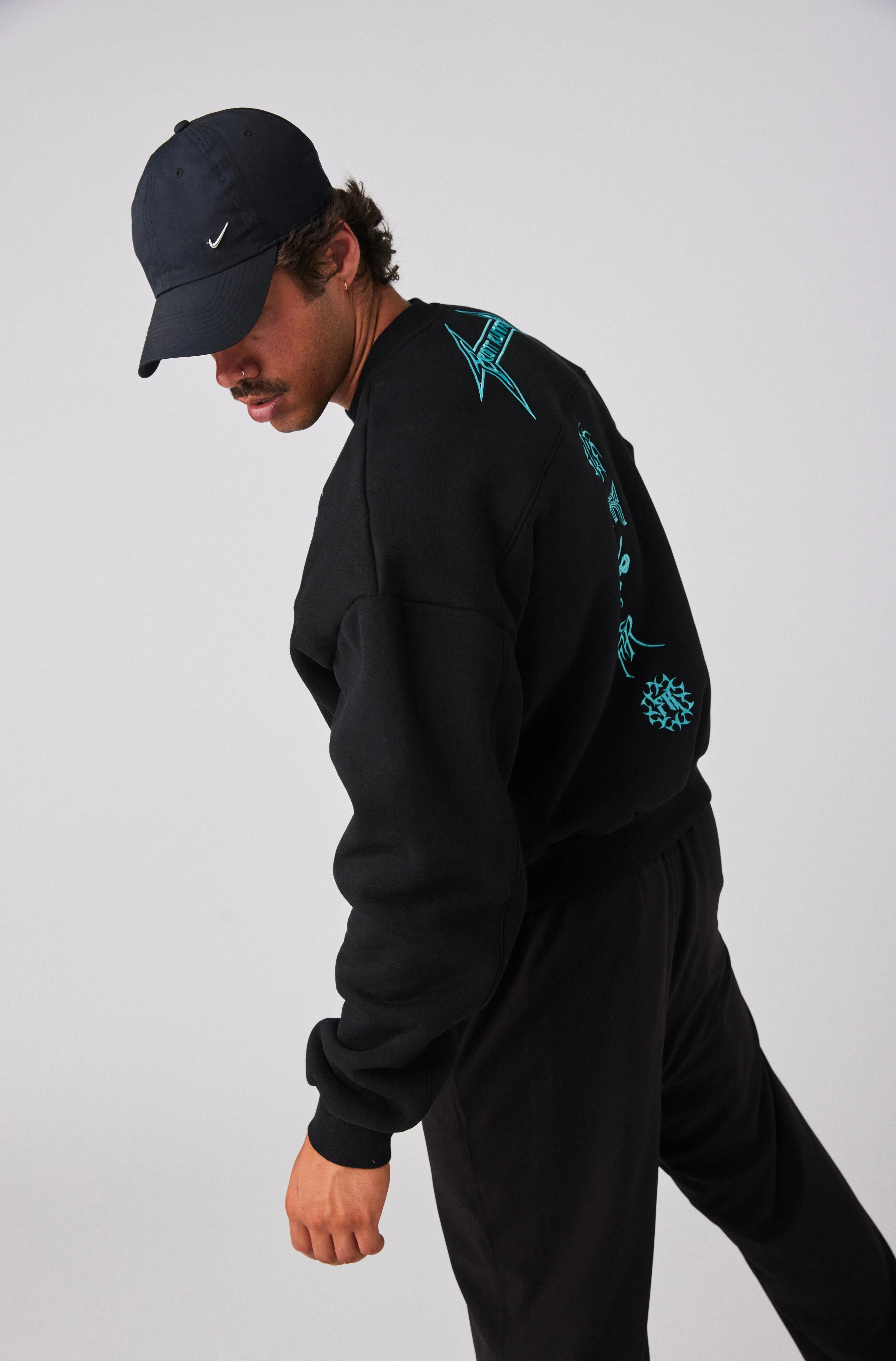 Pyro Crewneck - Black Tiffany