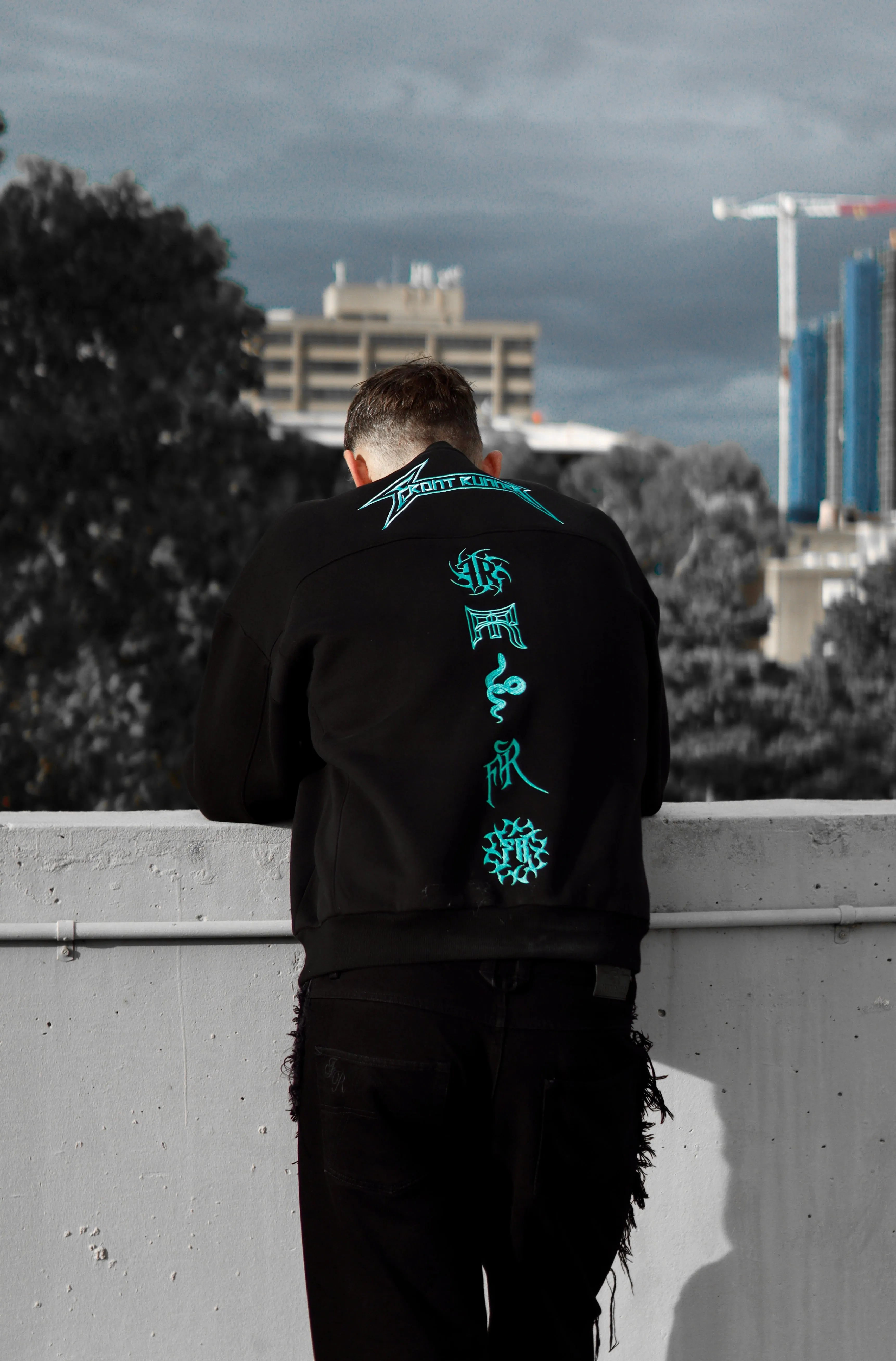 Pyro Crewneck - Black Tiffany