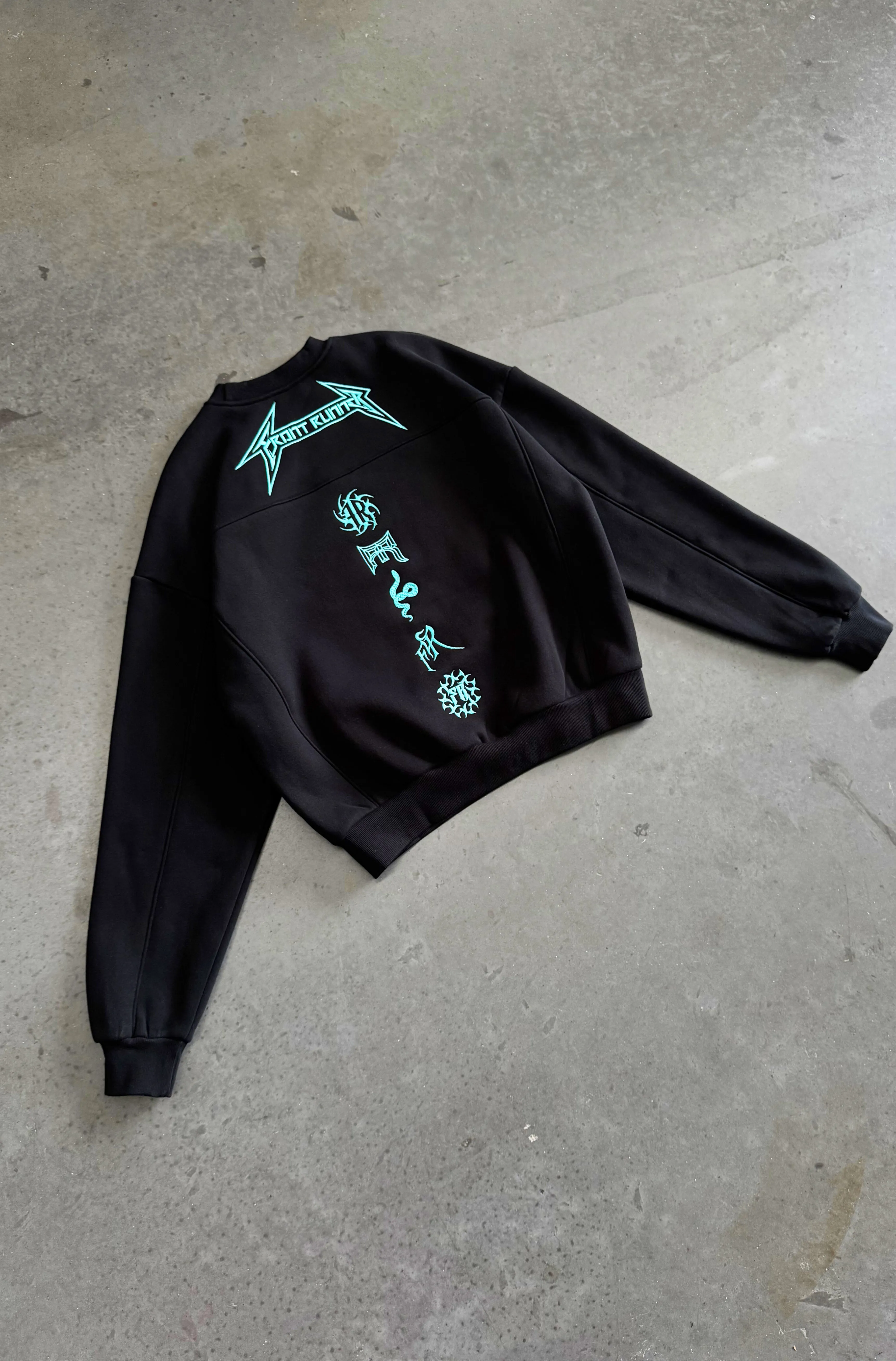 Pyro Crewneck - Black Tiffany